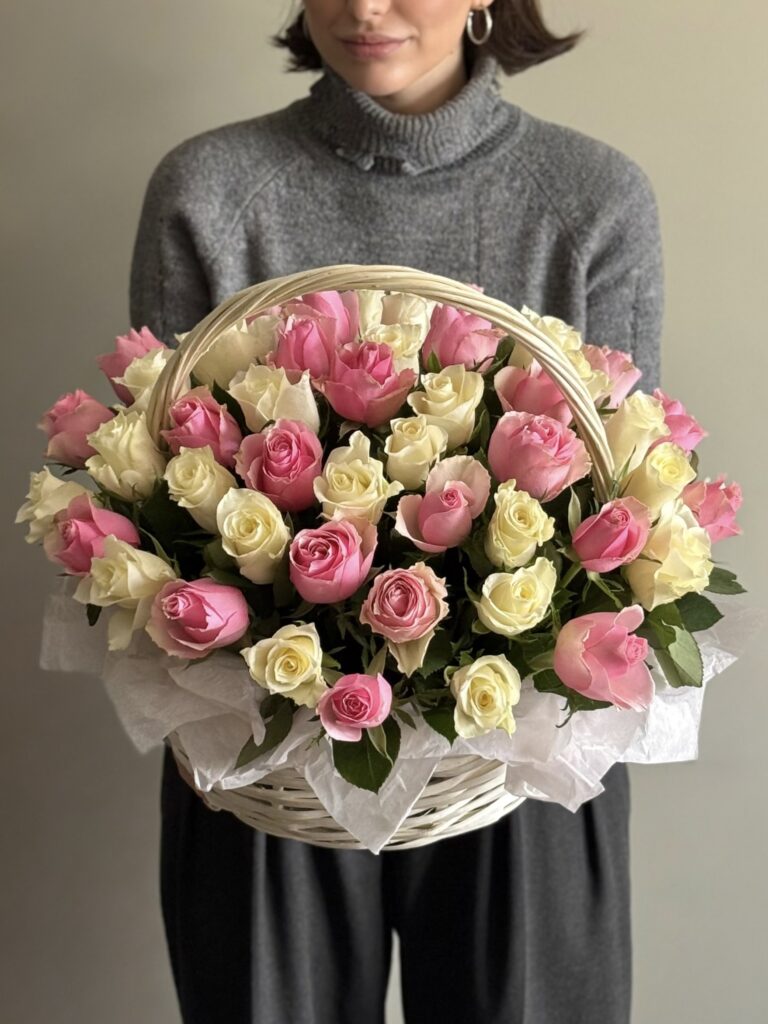 Корзина из 55 роз 40 см