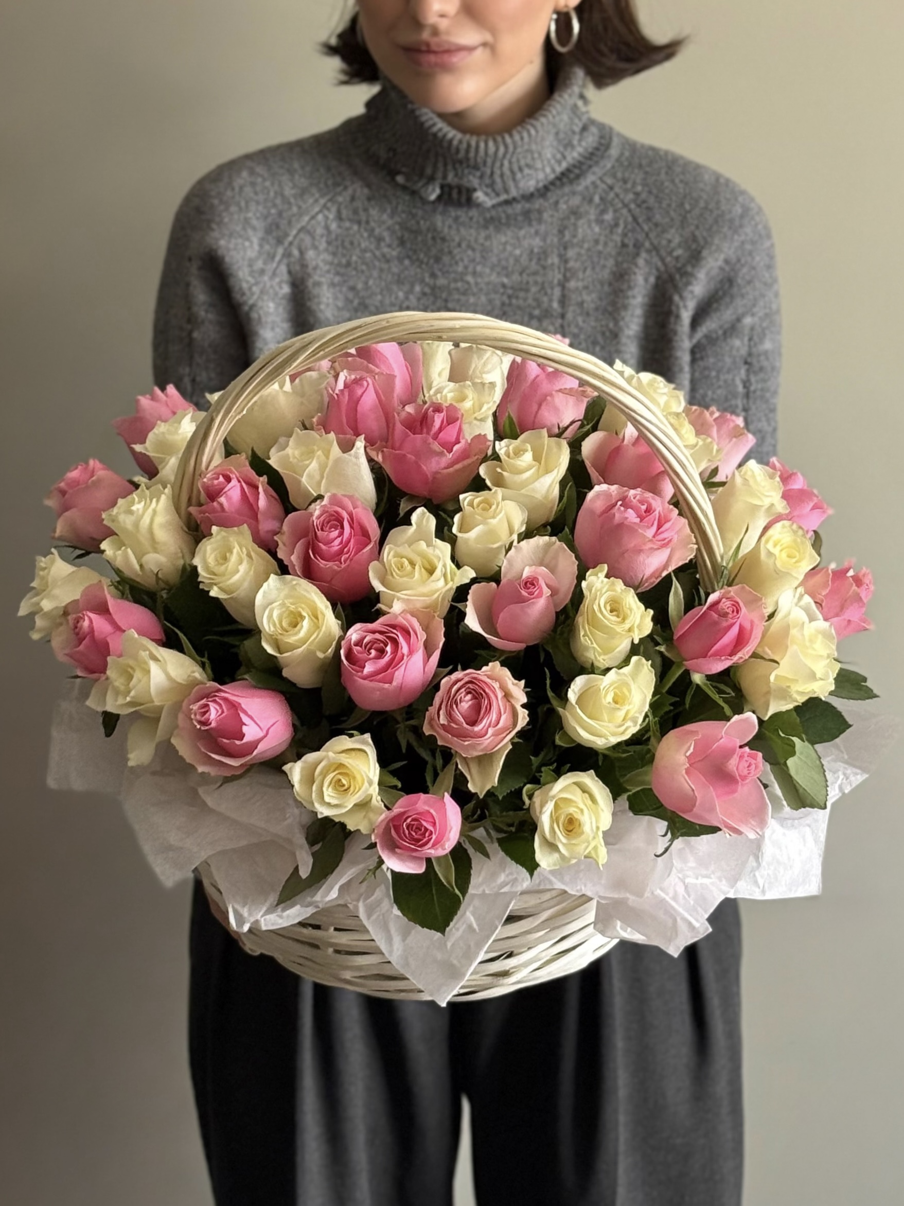 Корзина из 55 роз 40 см